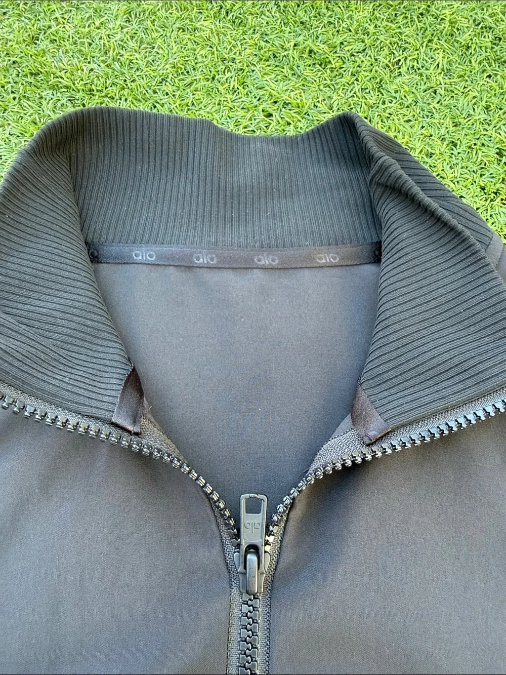 ALO Yoga Women’s Black Half-Zip Windbreaker Pullover, brand new - Picture 2 of 5